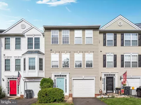 17365 Avion Sq, Round Hill, VA 20141