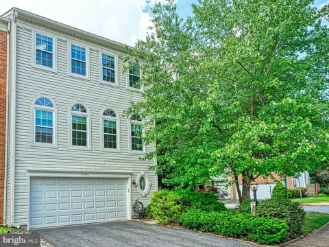 47327 Rock Falls Ter, Sterling, VA 20165