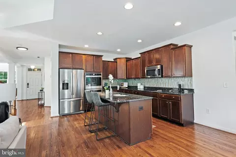 Kitchen - 42262 Sand Pine Pl, Chantilly, VA 20152 photo 2 of 4