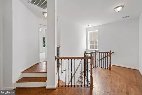 Entry Way - 42262 Sand Pine Pl, Chantilly, VA 20152 photo 4 of 5