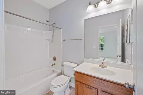 Bath - 42262 Sand Pine Pl, Chantilly, VA 20152 photo 4 of 7