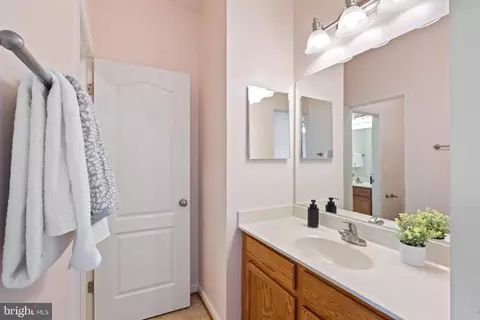 Entry Way - 42262 Sand Pine Pl, Chantilly, VA 20152 photo 5 of 5
