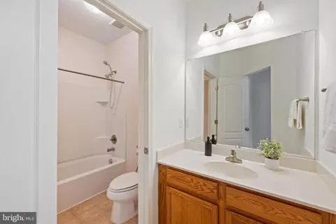 Bath - 42262 Sand Pine Pl, Chantilly, VA 20152 photo 6 of 7