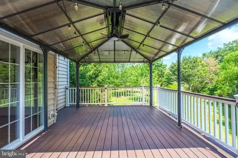 Exterior - 42262 Sand Pine Pl, Chantilly, VA 20152 photo 3 of 5