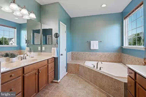 Bath - 42262 Sand Pine Pl, Chantilly, VA 20152 photo 3 of 7