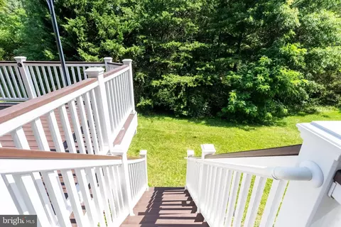 Exterior - 42262 Sand Pine Pl, Chantilly, VA 20152 photo 4 of 5