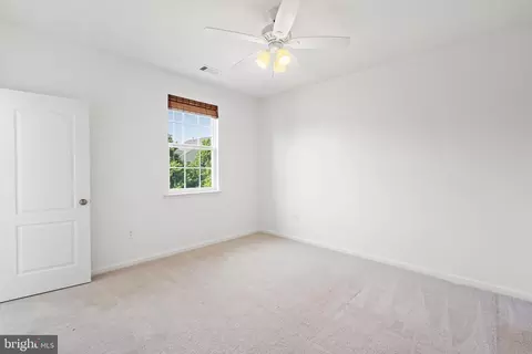 Bedroom - 42262 Sand Pine Pl, Chantilly, VA 20152 photo 5 of 6
