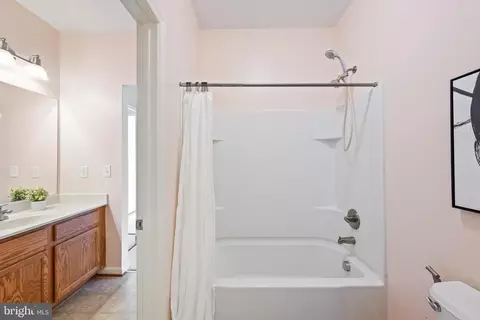 Bath - 42262 Sand Pine Pl, Chantilly, VA 20152 photo 5 of 7