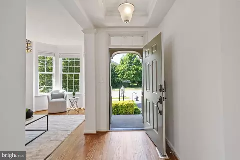 Entry Way - 42262 Sand Pine Pl, Chantilly, VA 20152 photo 2 of 5