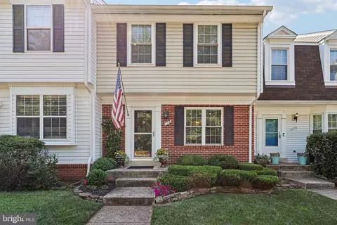 178 Sulgrave Ct, Sterling, VA 20165