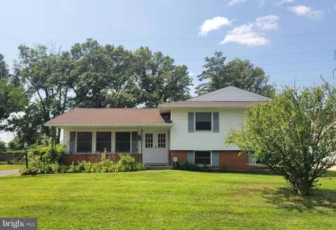 214 Williamsburg Rd, Sterling, VA 20164