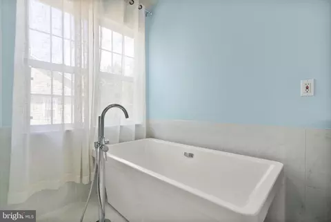 Bath - 21659 Frame Sq, Broadlands, VA 20148 photo 2 of 5
