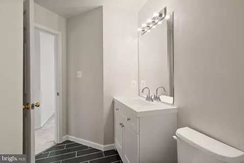 Bath - 21659 Frame Sq, Broadlands, VA 20148 photo 5 of 5