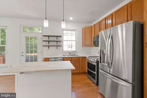 Kitchen - 21659 Frame Sq, Broadlands, VA 20148 photo 4 of 4