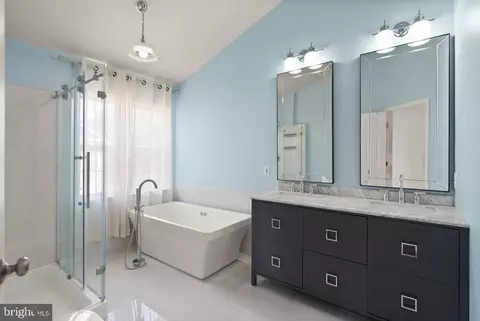 Bath - 21659 Frame Sq, Broadlands, VA 20148 photo 1 of 5