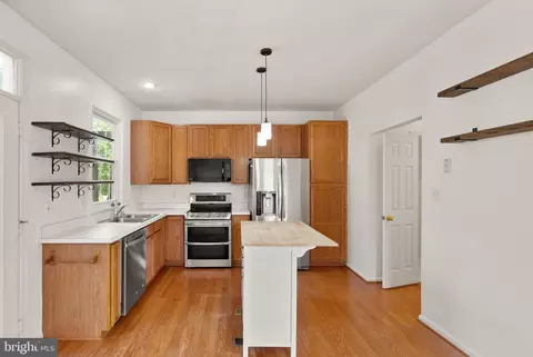 Kitchen - 21659 Frame Sq, Broadlands, VA 20148 photo 2 of 4