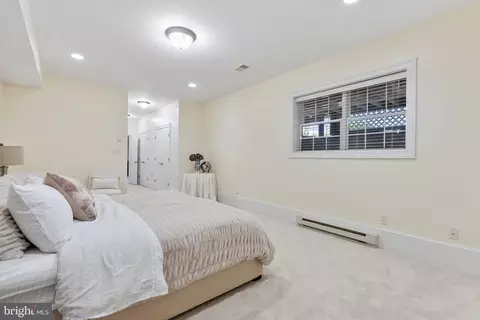 Bedroom - 15999 Hampton Rd, Hamilton, VA 20158 photo 8 of 8