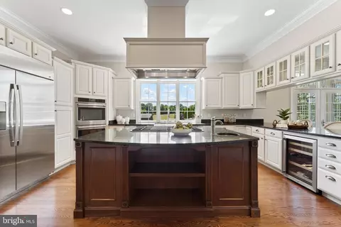 Kitchen - 15999 Hampton Rd, Hamilton, VA 20158 photo 2 of 8