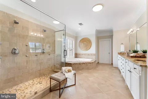 Bath - 15999 Hampton Rd, Hamilton, VA 20158 photo 2 of 8