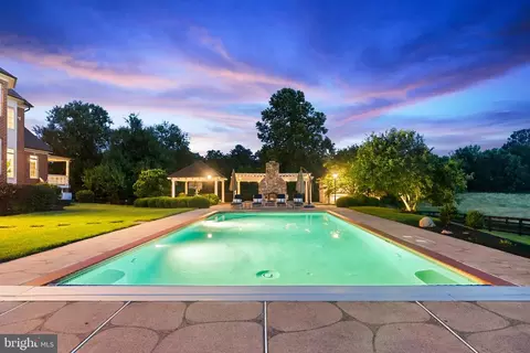 Exterior - 15999 Hampton Rd, Hamilton, VA 20158 photo 5 of 31
