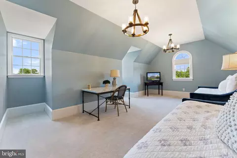 Bedroom - 15999 Hampton Rd, Hamilton, VA 20158 photo 6 of 8