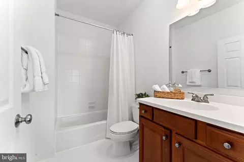 Bath - 15999 Hampton Rd, Hamilton, VA 20158 photo 5 of 8