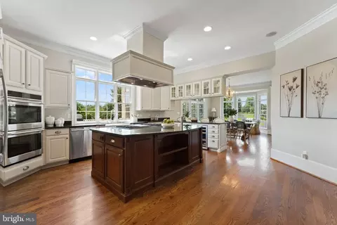 Kitchen - 15999 Hampton Rd, Hamilton, VA 20158 photo 1 of 8