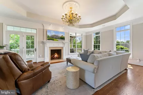 Living - 15999 Hampton Rd, Hamilton, VA 20158 photo 3 of 9