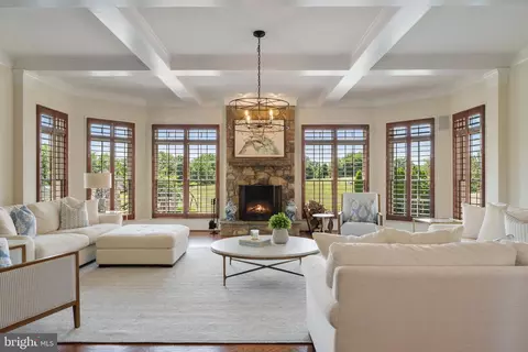 Living - 15999 Hampton Rd, Hamilton, VA 20158 photo 8 of 9
