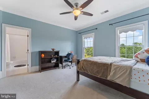 Bedroom - 15999 Hampton Rd, Hamilton, VA 20158 photo 5 of 8
