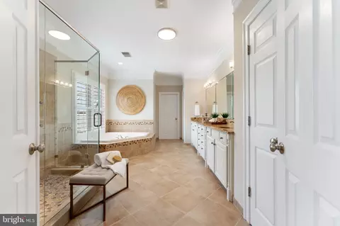 Bath - 15999 Hampton Rd, Hamilton, VA 20158 photo 1 of 8