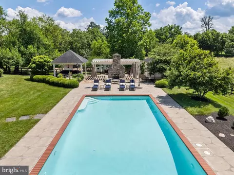 Exterior - 15999 Hampton Rd, Hamilton, VA 20158 photo 28 of 31