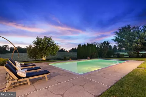 Exterior - 15999 Hampton Rd, Hamilton, VA 20158 photo 6 of 31