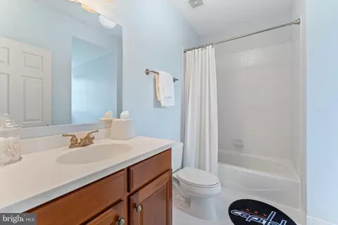 Bath - 15999 Hampton Rd, Hamilton, VA 20158 photo 7 of 8