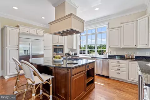 Kitchen - 15999 Hampton Rd, Hamilton, VA 20158 photo 4 of 8