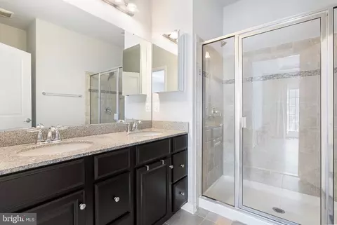 Bath - 42565 Burbank Ter, Sterling, VA 20166 photo 1 of 2