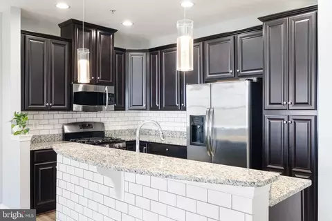 Kitchen - 42565 Burbank Ter, Sterling, VA 20166 photo 2 of 2