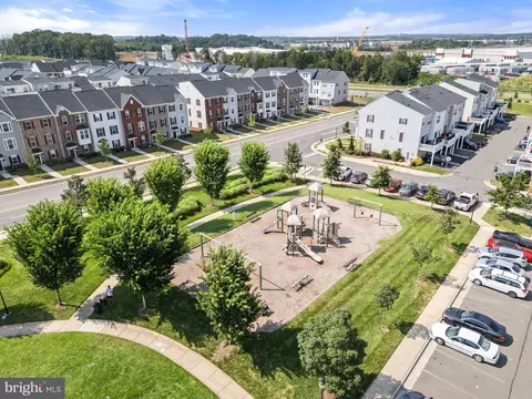 View/Area - 42565 Burbank Ter, Sterling, VA 20166 photo 8 of 10