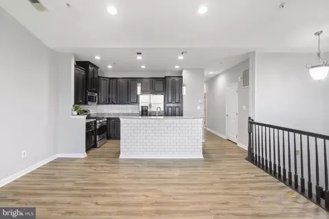 Entry Way - 42565 Burbank Ter, Sterling, VA 20166 photo 2 of 7