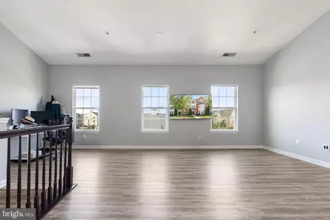 Living - 42565 Burbank Ter, Sterling, VA 20166 photo 1 of 3