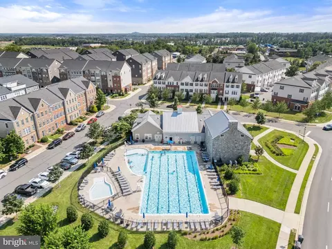 View/Area - 42565 Burbank Ter, Sterling, VA 20166 photo 6 of 10