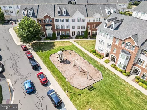 View/Area - 42565 Burbank Ter, Sterling, VA 20166 photo 5 of 10