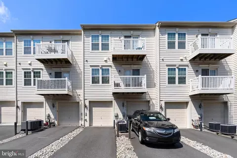 Exterior - 42565 Burbank Ter, Sterling, VA 20166 photo 5 of 7