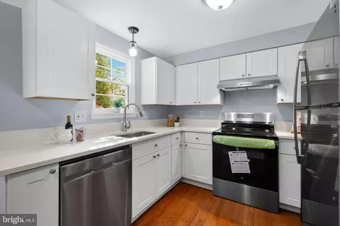 19 Dulany Ct, Sterling, VA 20165 photo 9