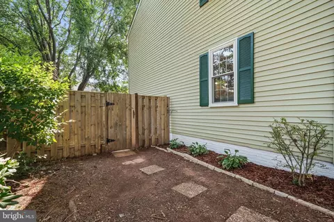19 Dulany Ct, Sterling, VA 20165 photo 32