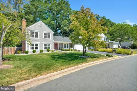 811 Potomac Ridge Ct, Sterling, VA 20164