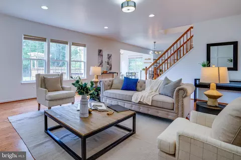 Living - 25869 Spring Farm Cir, Chantilly, VA 20152 photo 5 of 21