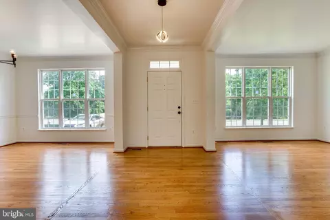 Living - 25869 Spring Farm Cir, Chantilly, VA 20152 photo 1 of 21