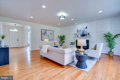 Living - 25869 Spring Farm Cir, Chantilly, VA 20152 photo 10 of 21