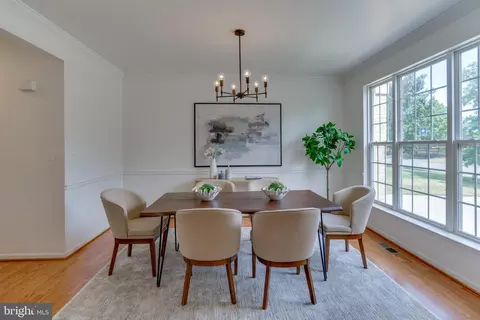 Dining - 25869 Spring Farm Cir, Chantilly, VA 20152 photo 2 of 6